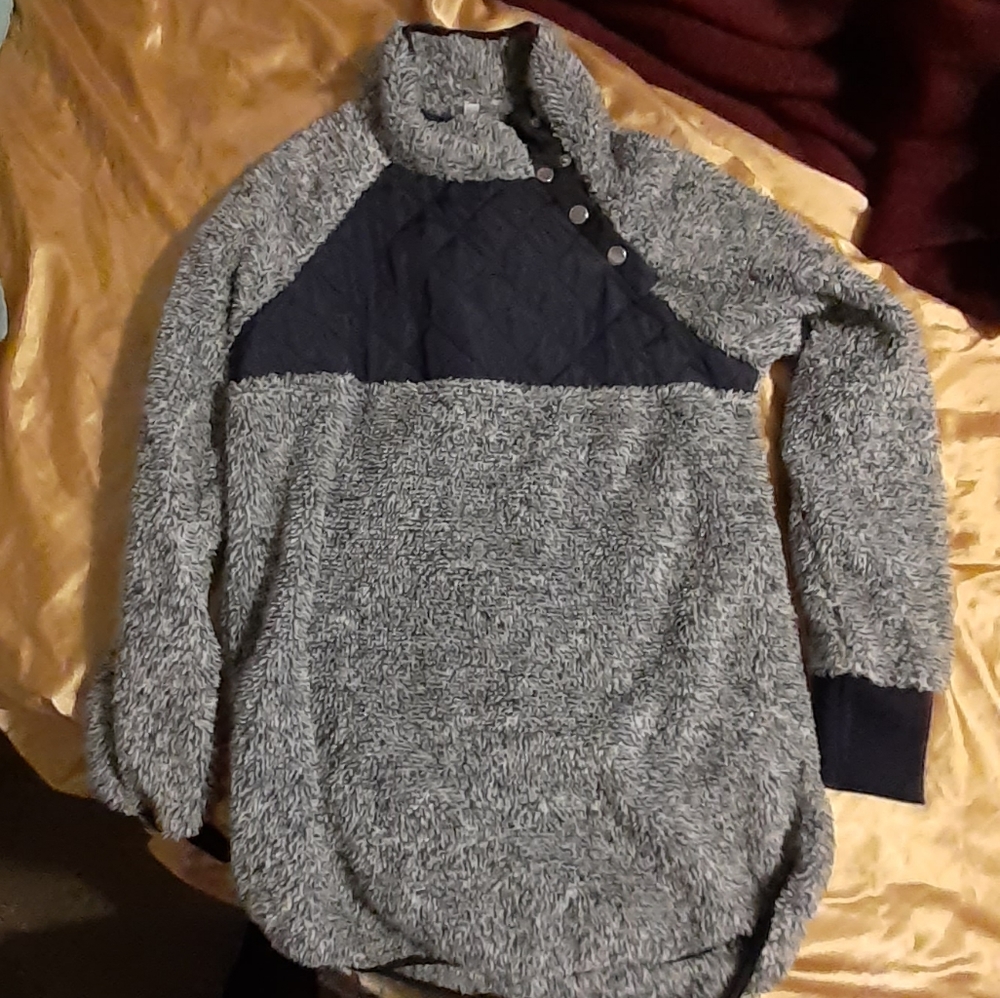 Women's fuzzy snap collar beautiful blue sweater